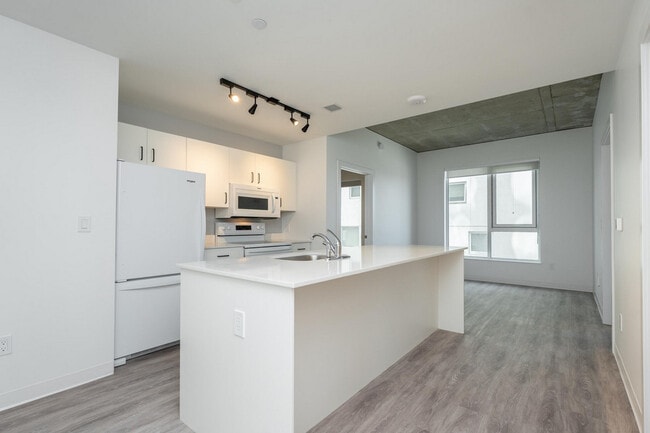 Building Photo - Solara Flats
