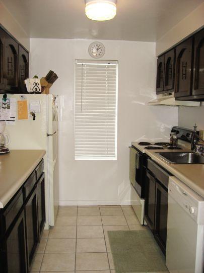 Kitchen - Hampton Estates Townhomes