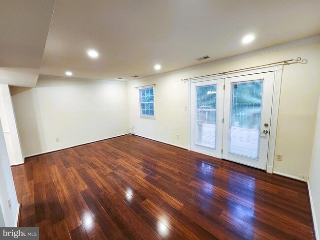 Foto del edificio - 2077 Pilgrim Dr