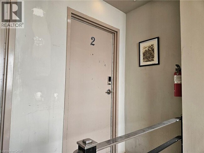 Photo du bâtiment - 216 Parkdale Ave N