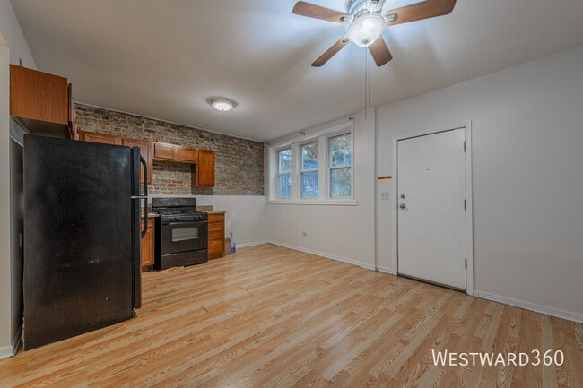 Building Photo - 2433 N Talman Ave