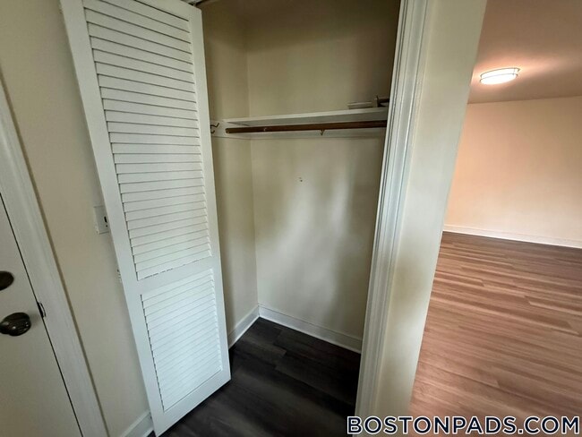 Building Photo - 42 Worthen Rd