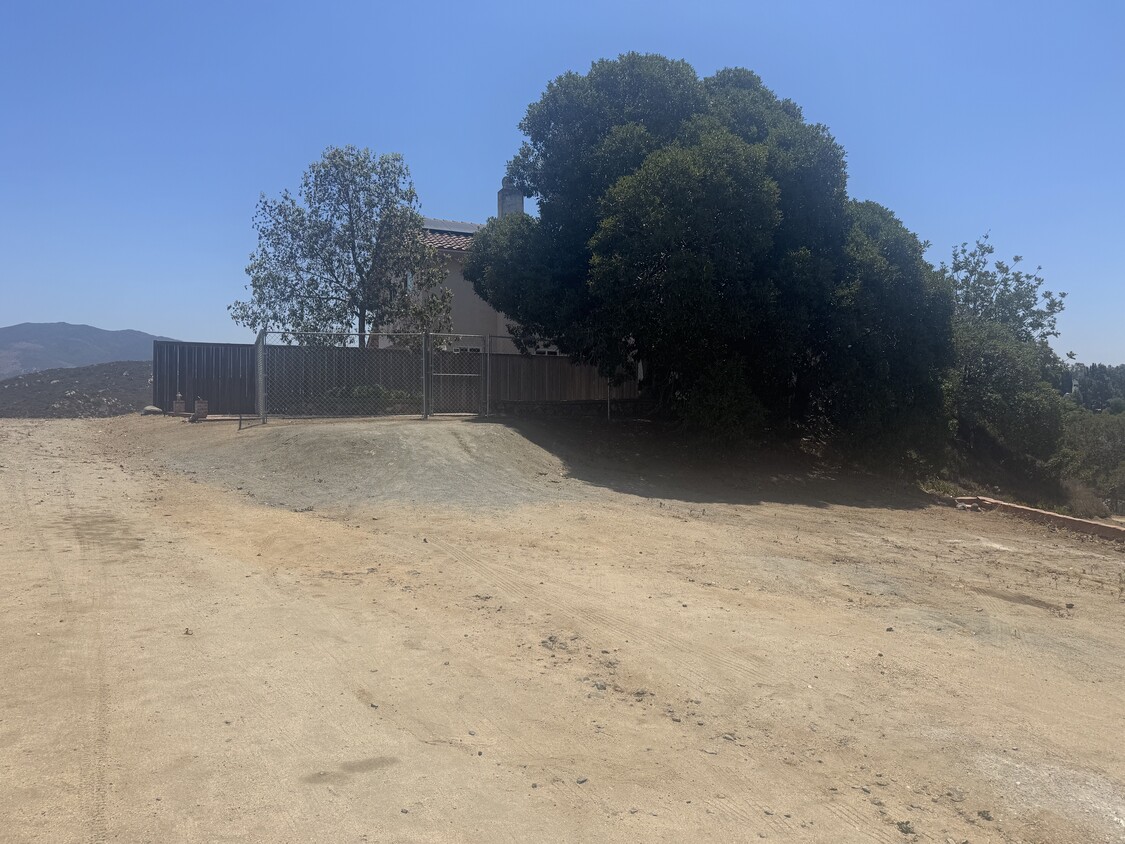 Private Driveway and Entryway - 3250 Vista Cielo Ln