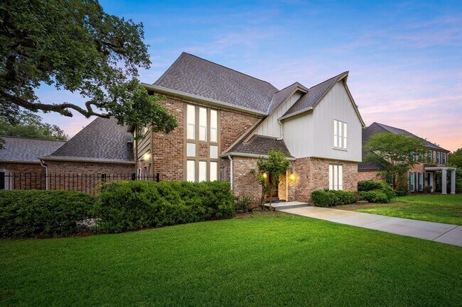 Foto del edificio - 15726 Walkwood Dr