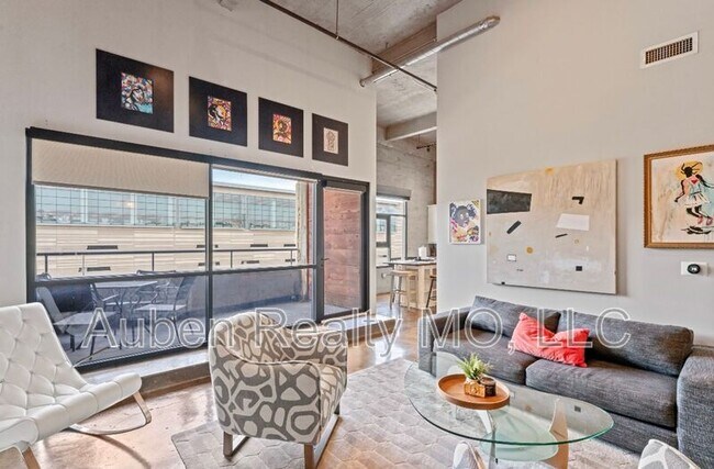 Foto del edificio - 360 W Pershing Rd