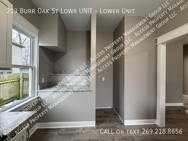 Building Photo - 213 Burr Oak St