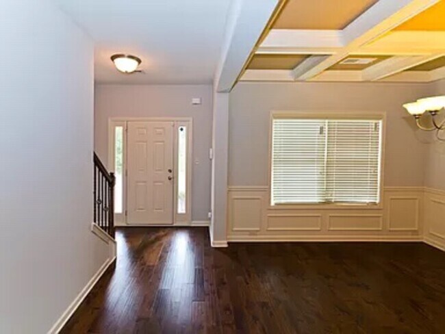 Building Photo - Valley Bluff