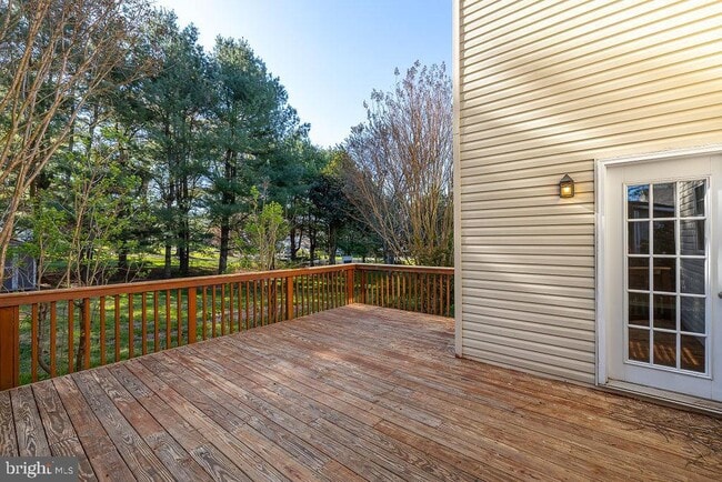 Building Photo - 2205 Maplewood Dr