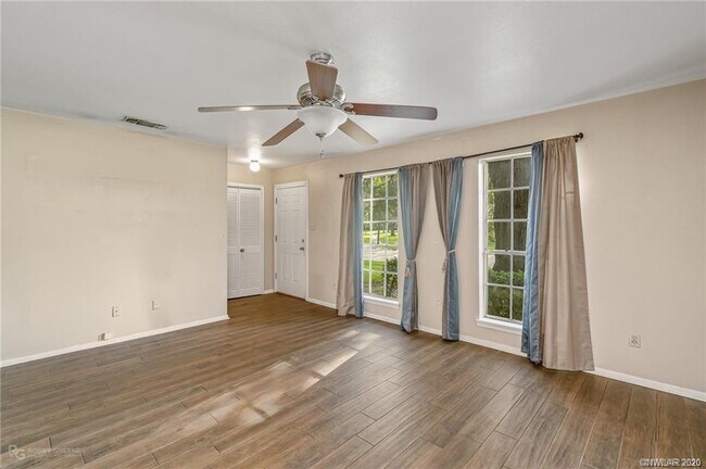 Building Photo - 10011 Smitherman Dr