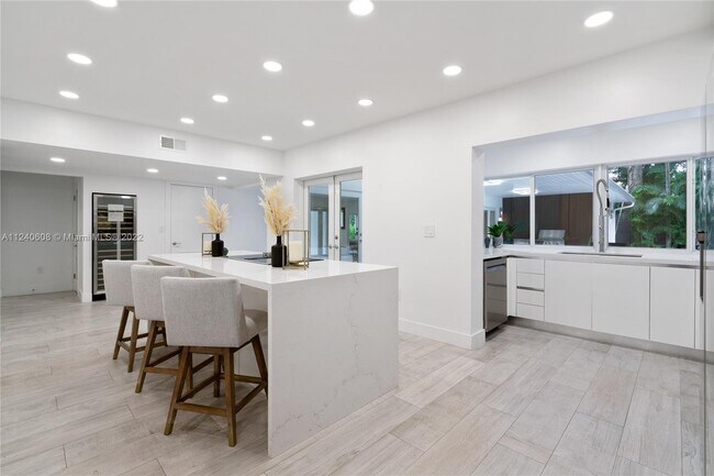 Foto del edificio - 3500 E Glencoe St