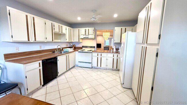Building Photo - 5242 Privet Pl