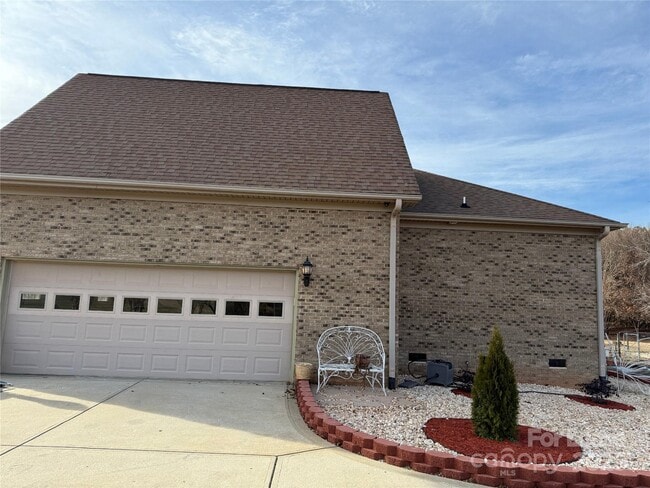 Building Photo - 5919 Newell Dr