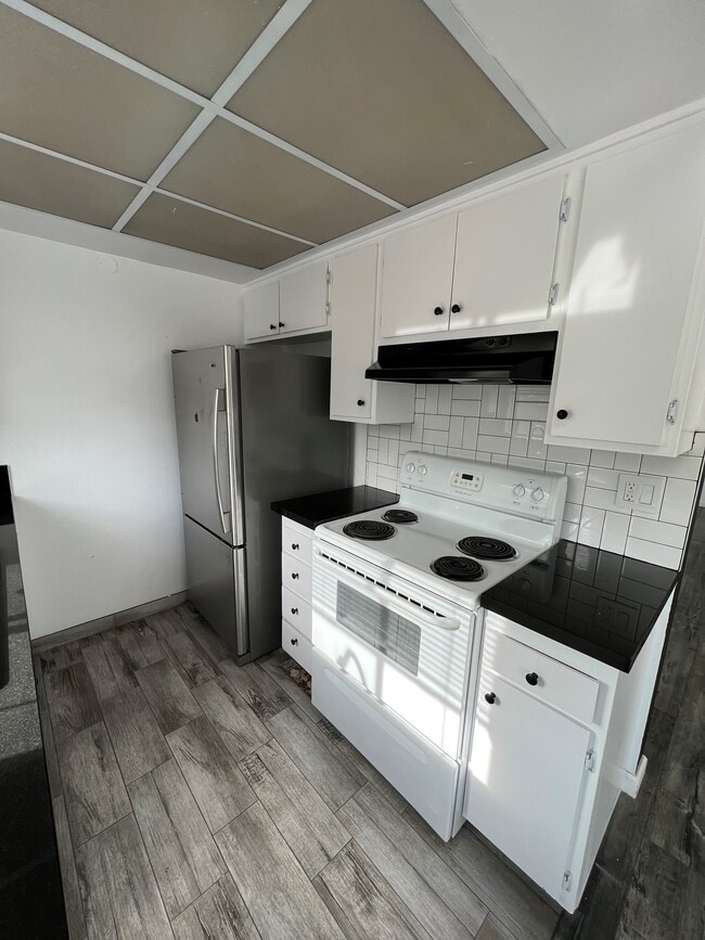 Building Photo - 4336 Ventura Canyon Ave
