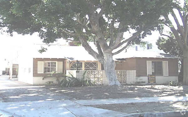 Building Photo - 4740 Ben Ave