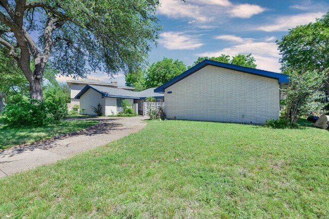 Building Photo - 4913 Westlake Dr