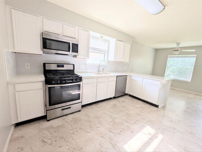 Foto del edificio - 4521 Stonebridge Dr