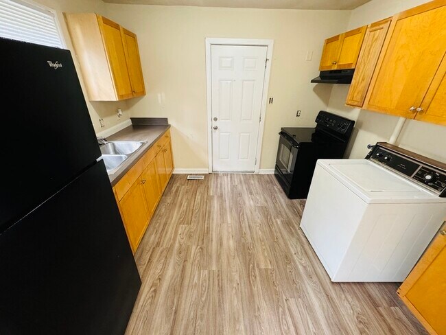 Building Photo - 812 Rodey Ave