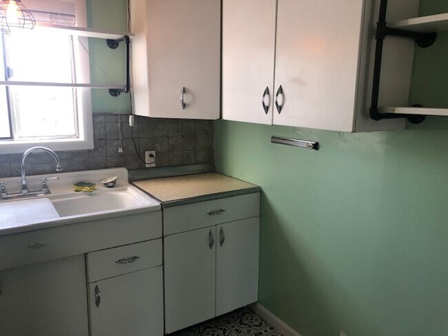 Building Photo - 2 BR 1 BA House