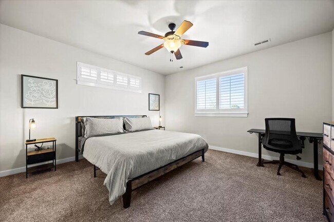 Building Photo - 10130 W Brownstone Dr