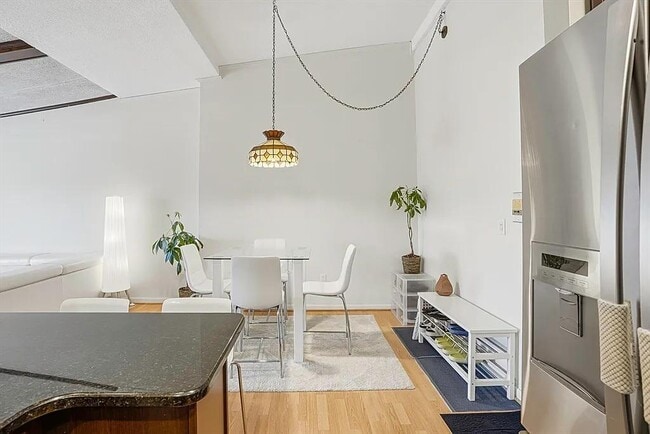 Foto del edificio - 57 Broadlawn Park