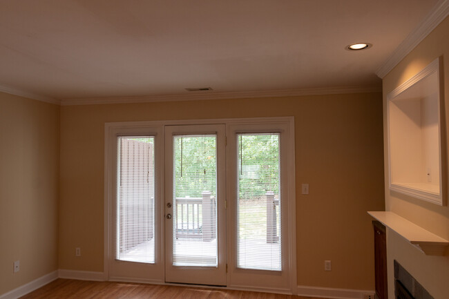 Building Photo - 13 Forest Glen Dr