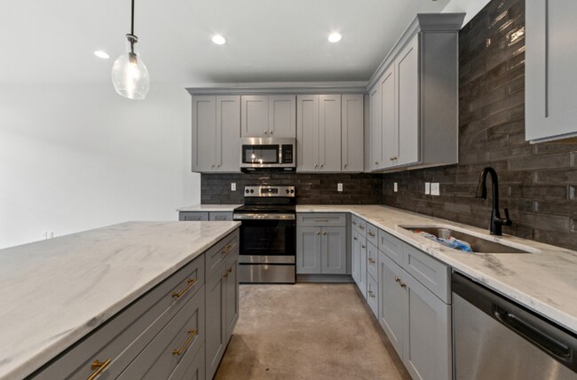 Building Photo - Enclave 3 bed 2.5 Bath