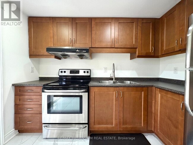 Building Photo - 41 Stoneylake Ave