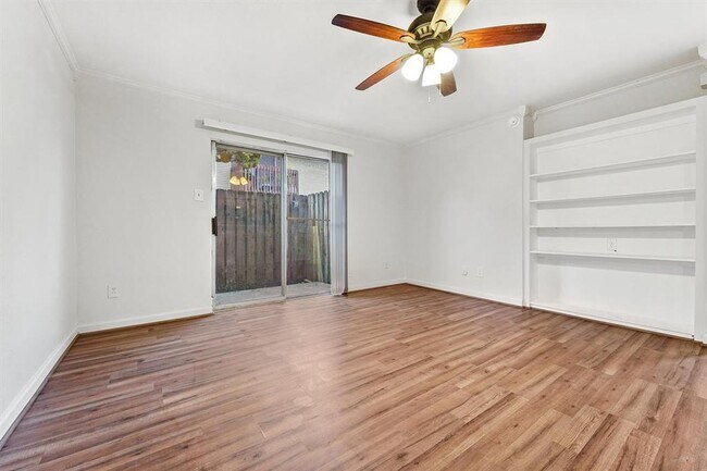 Foto del edificio - 12905 Woodforest Blvd