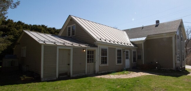 Building Photo - 12-16-16 Sage St