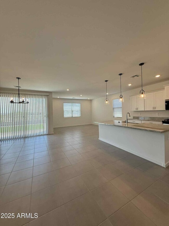 Building Photo - 15995 W Honeysuckle Dr