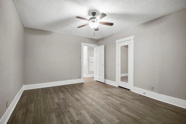 Building Photo - 509 E Heron St