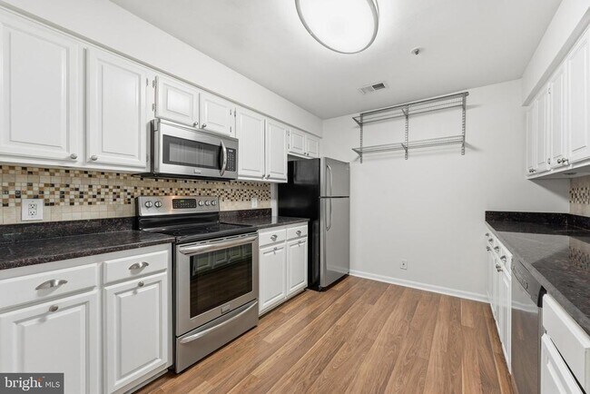 Foto del edificio - 240 S Reynolds St