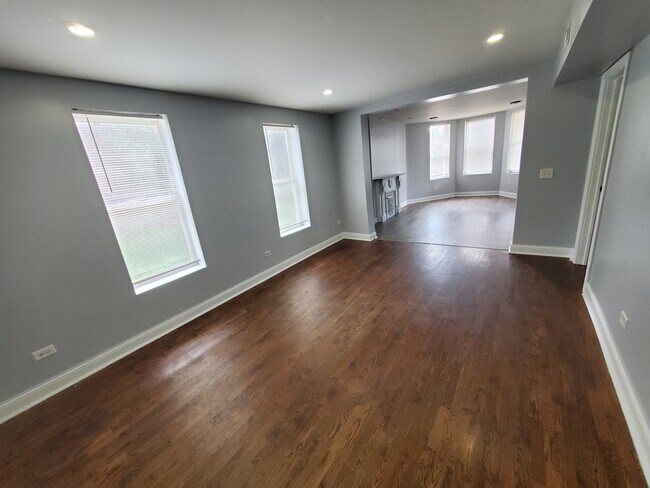 Building Photo - 3405 S Ashland Ave