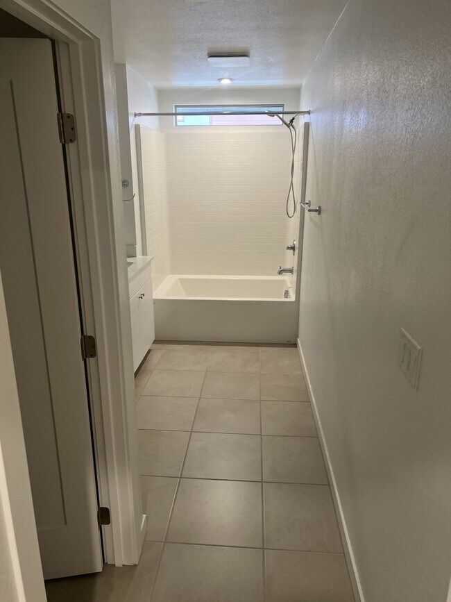 Foto del edificio - A Fabulous 2 Bedroom, 2 Bathroom townhome ...