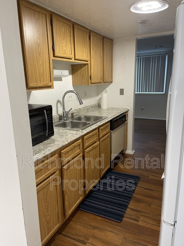 Foto del edificio - 7934 Clovertree Ct
