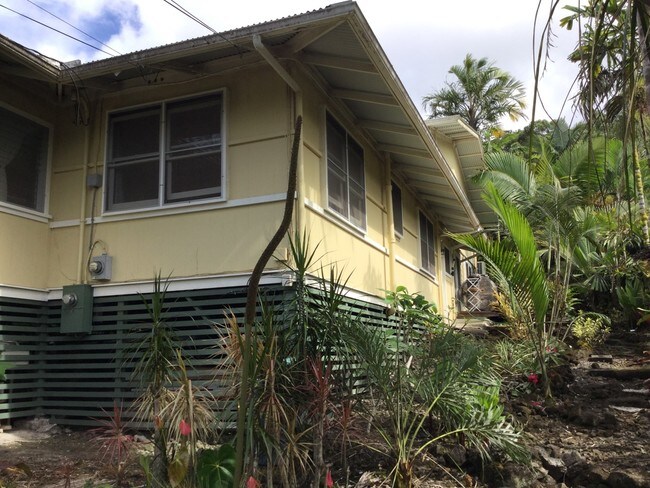 Exterior View - 405 Ainako Ave