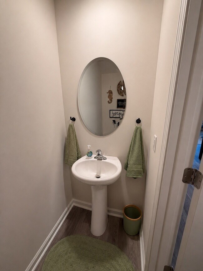 Foto del edificio - Modern 3 BR | 2.5 BA Townhome in Goldsboro *Newly Developed Seymour Village*