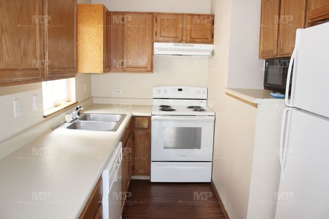 Building Photo - 520 S Howes St