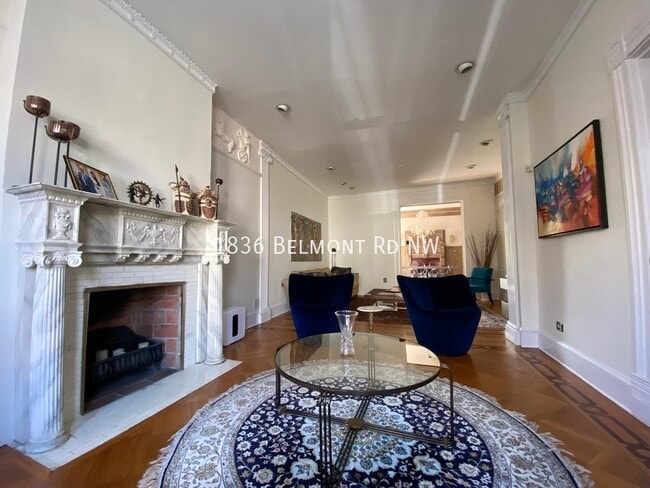 Building Photo - AMAZING AND HISTORIC ROWHOME FOR LEASE!