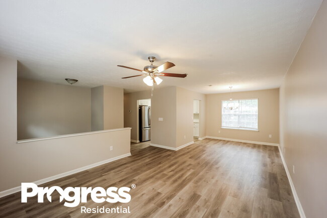 Foto del edificio - 5290 Forest Downs Ln