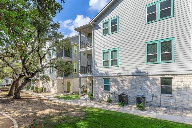 Building Photo - 428 Leo Ln
