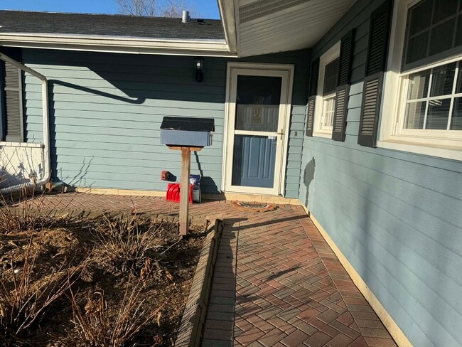 Foto del edificio - 1730 N Ridge Ave