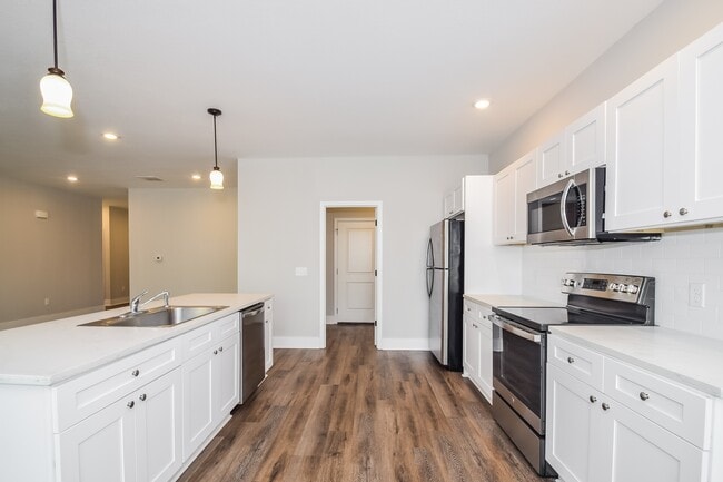 Building Photo - 65 Laura Ct.