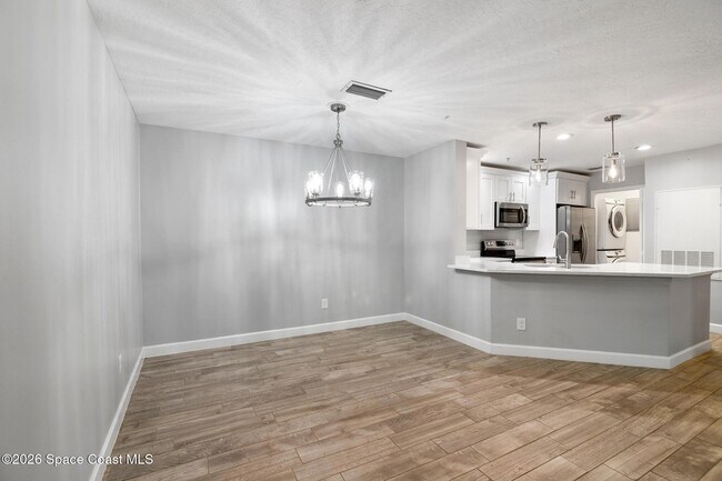 Foto del edificio - 7667 N Wickham Rd