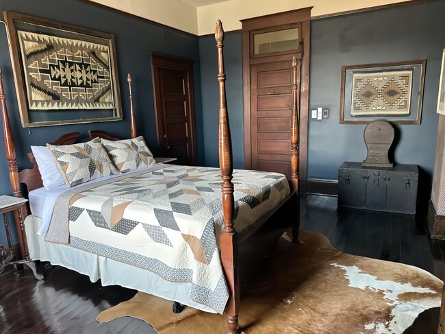 Foto del edificio - 406 W 1st St