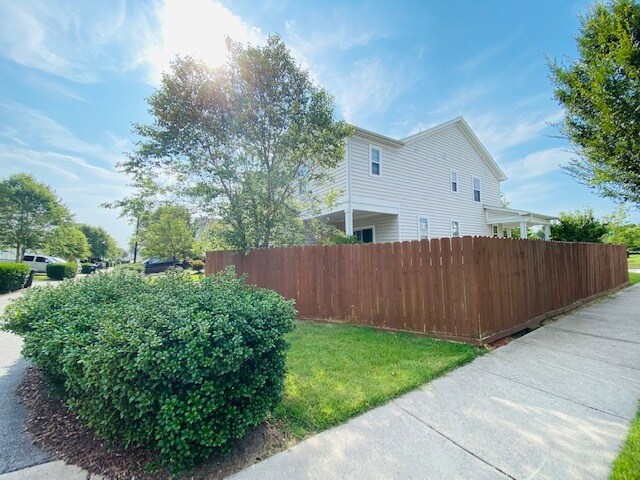 Building Photo - 334 SEDIUM LN