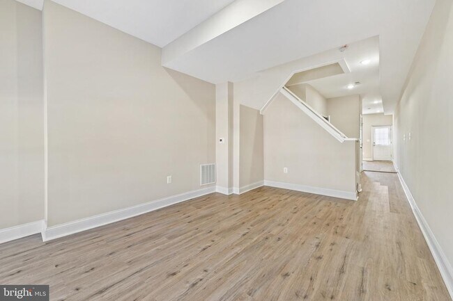 Foto del edificio - 1828 Rutland Ave