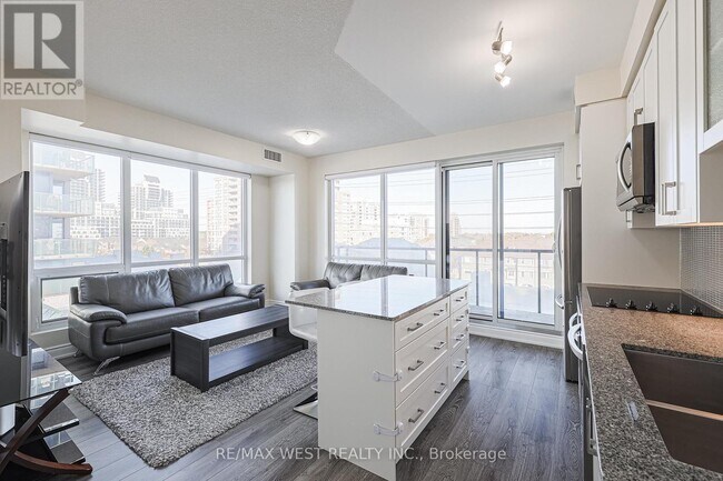 Photo du bâtiment - 9088-9088 Yonge St