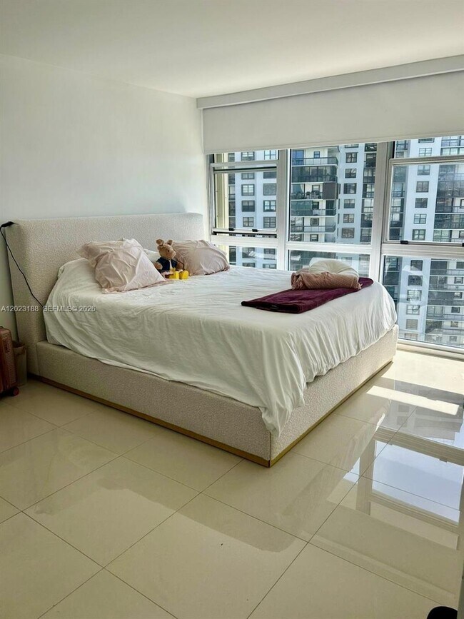 Foto del edificio - 2451 Brickell Ave