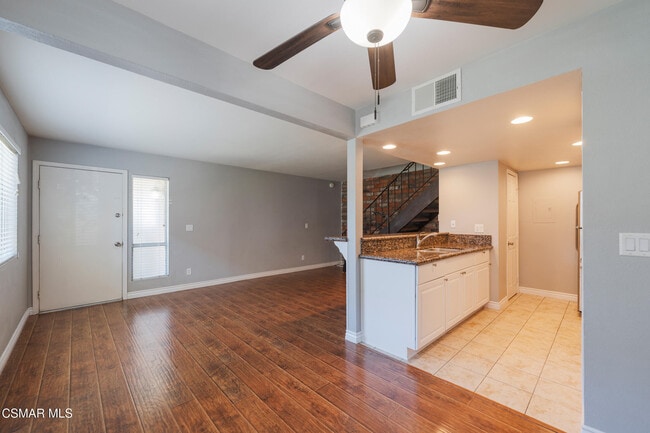 Building Photo - 2044 N Avenida Vista Del Monte